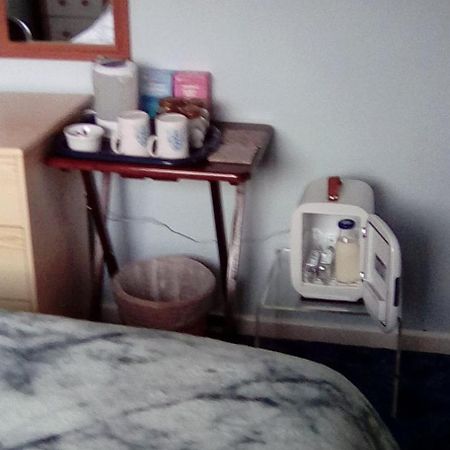 Bed & Breakfast Only - Not 24 Hour Lodging - Free Parking Truro Cornwall Dış mekan fotoğraf